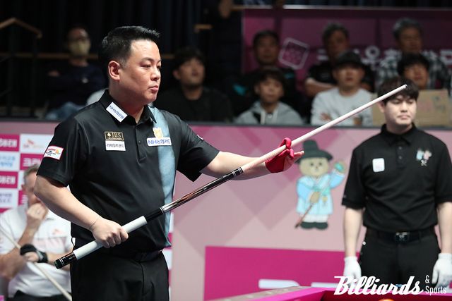 결승전에서 에디 레펀스와 대결 중인 조재호.