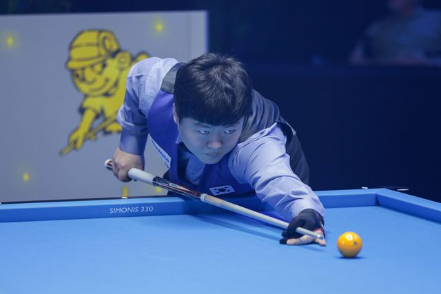 세계선수권 준결승에서 멕스에게 3점 차로 아깝게 패한 조명우(서울시청)는 종전 1위에서 2위로 내려왔다.