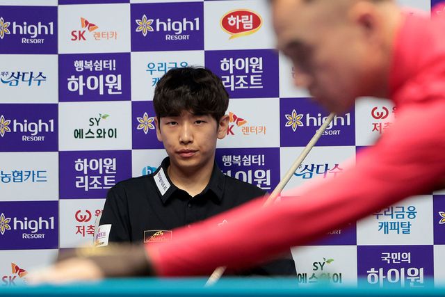 이승진의 경기를 지켜보고 있는 임성균.