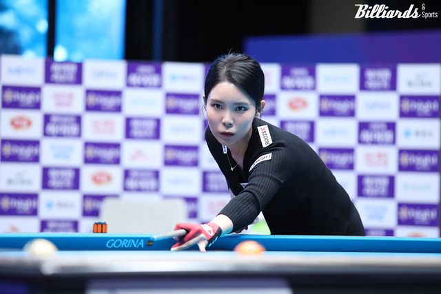 첫 결승에 진출해 우승까지 한 세트를 남겨뒀던 이우경(에스와이)은 아쉽게 져 준우승에 머물렀다.