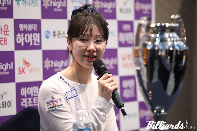 4년 9개월 만에 우승 트로피를 들어올린 이미래가 우승 기념 인터뷰를 하고 있다. 사진=정선/이용휘 기자