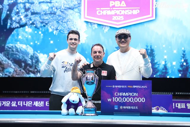 산체스와 같은 스페인 선수 이반 마요르(왼쪽), 이성혁 전 대한당구연맹 전무이사(오른쪽).