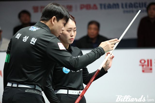 휴온스의 주장 최성원과 신입 선수 최지민.