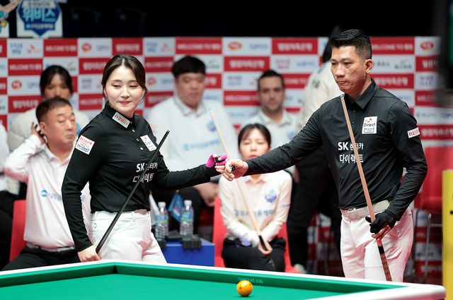 4세트 혼합복식전을 승리한 SK렌터카의 강지은-응오딘나이.&nbsp; PBA 제공