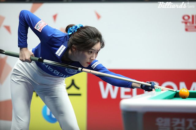 2세트 여자복식에서 7점을 치며 활약한 NH농협카드 정수빈.