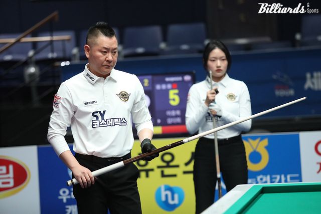 4세트 혼합복식에서 승리한 에스와이의 서현민-한지은.