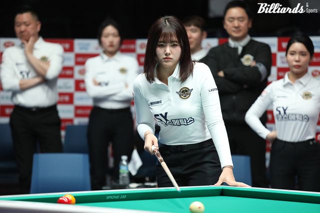 2세트 여자복식에서 승리한 권발해(에스와이).