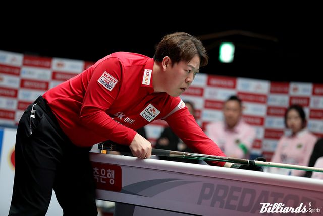 SK렌터카가 프로당구 PBA 팀리그 4라운드에서 3일 차까지 연속 승리를 이어가며 11연승을 기록했다. 사진은 이날 5세트 단식전에서 승부에 쐐기를 박은 SK렌터카 리더 강동궁.&nbsp; 사진=고양/김민영 기자