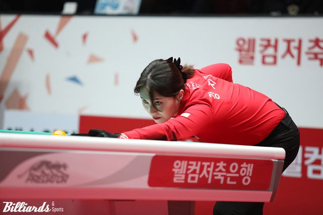 4세트 혼합복식을 승리한 SK렌터카 강지은.