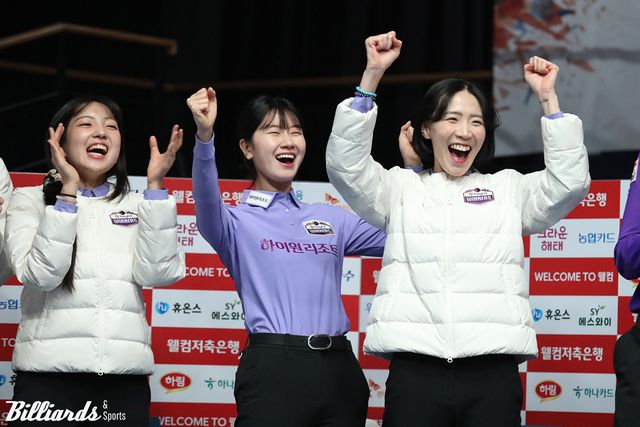 승리에 기뻐하는 하이원리조트 여자 선수들. 왼쪽부터 전지우 이미래 김다희.