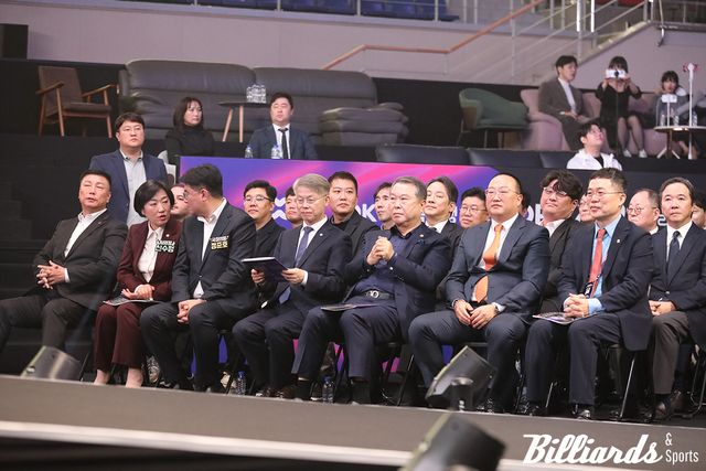 개막식에 참석한 내빈들.