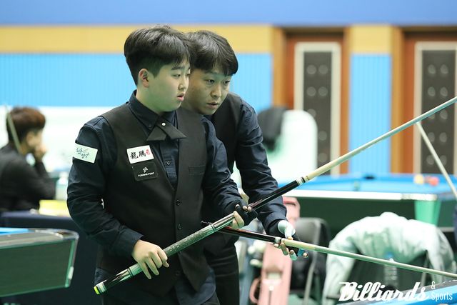 '혈연 케미'로 포켓9볼 복식전 8강에 오른 김민준-김택균 팀. 사진=양구/김민영 기자