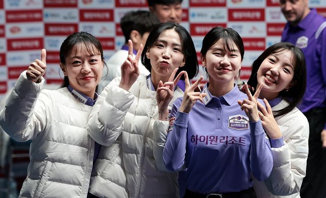 하이원리조트 여자 선수들. 왼쪽부터 임경진 김다희 이미래 전지우.