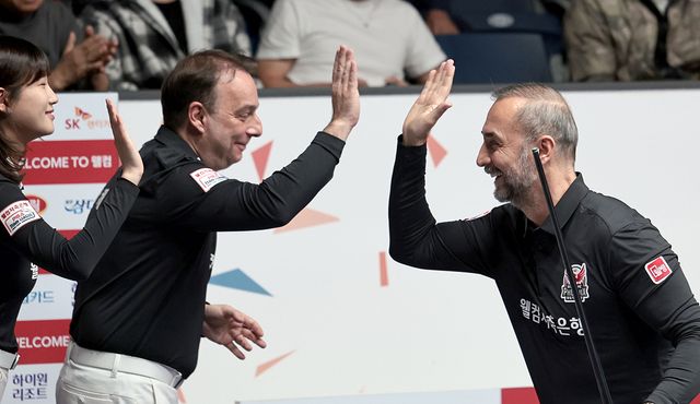 이날 경기에서 나란히 활약하며 3연승을 견인한 웰컴저축은행의 다니엘 산체스(스페인)와 세미 사이그너(튀르키예).