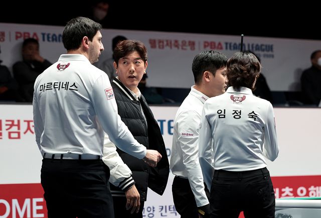 크라운해태는 하림을 세트스코어 4-1로 꺾고 3연승을 달렸다.