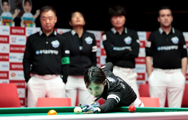 우리금융캐피탈 김민영은 2세트와 4세트 복식전을 모두 승리했다.