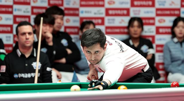 1세트와 3세트를 따내 크라운해태의 승리를 견인한 다비드 마르티네스(스페인).