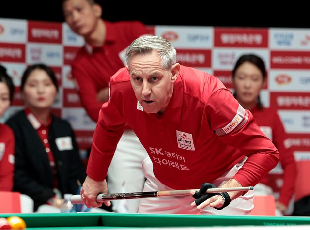 SK렌터카 에디 레펀스(벨기에)는 세트스코어 1-3의 위기에서 5세트를 따내 2-3으로 불씨를 살렸다.