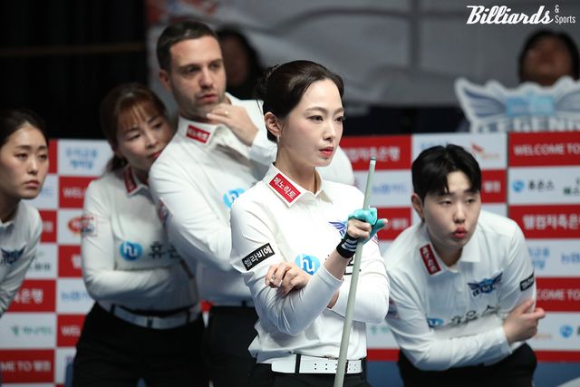 2세트에서 8점을 치며 활약한 차유람과 휴온스 선수들.&nbsp; 사진=이용휘 기자