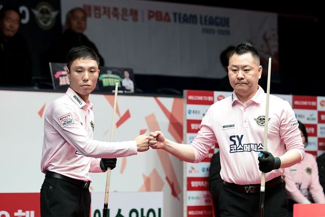 1세트부터 하이런 8점을 합작하며 좋은 출발을 보여준 에스와이의 최원준1과 서현민.