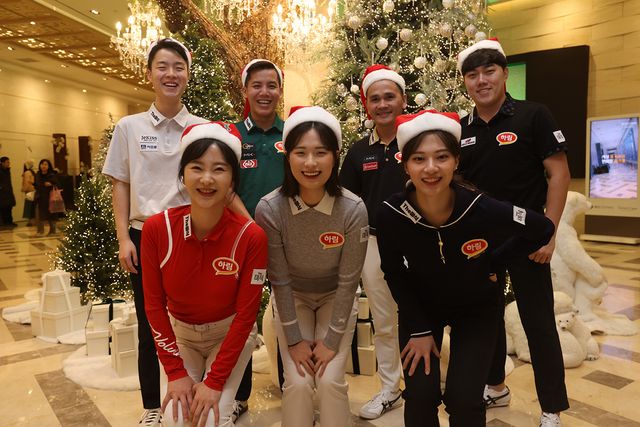 대회를 앞두고 포토콜에 참여할 하림 드래곤즈 선수들.