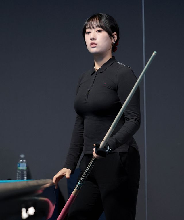 장가연(21)이 신인 김별(18)과 벌인 7차 투어 하이원리조트 챔피언십 예선 1라운드에서 고전 끝에 역전승을 거두고 2라운드에 진출했다.&nbsp; 사진=PBA 제공