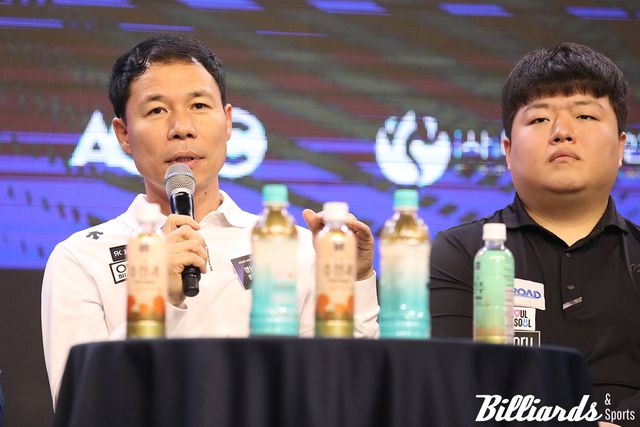 맏형 허정한이 진지하게 질문에 답하고 있다.