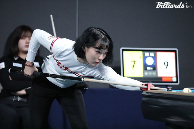 권발해(에스와이)를 꺾고 32강에 진출한 정다혜.