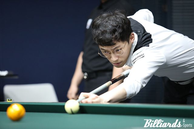 문성원과 64강전에서 대결하는 임완섭.