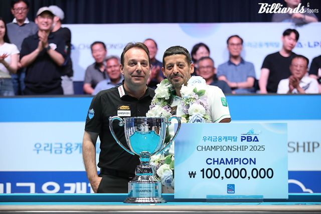 이번 시즌 개막전에서 우승한 초클루와 준우승 산체스. 두 선수는 김영원에게 지난 시즌과 이번 시즌에 모두 패했다.