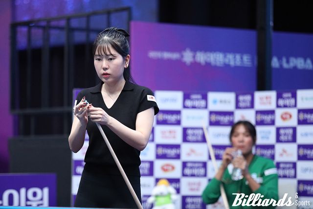 스롱 피아비를 꺾고 32강에 오른 하윤정은 정보윤과 16강 진출을 다툰다.