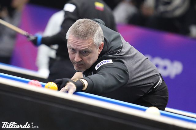 프레데리크 쿠드롱(벨기에)이 2025 광주 세계3쿠션당구월드컵 조별리그 첫 경기를 1점 차로 패했다가 두 번째 경기에서 끝내기 하이런 11점을 터트려 기사회생했다.&nbsp; 사진=광주/이용휘 기자