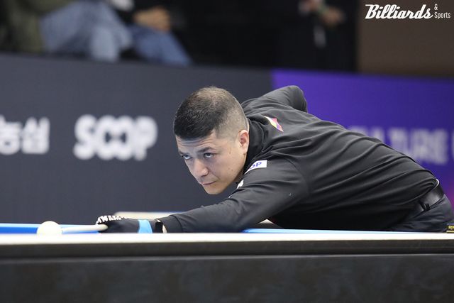 야스퍼스를 상대로 무승부를 기록하며 A조 2위에 오른 다니엘 모랄레스(콜롬비아).