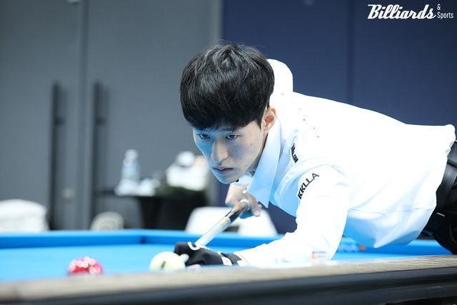 김홍민은 로빈슨 모랄레스(휴온스)를 3-1로 꺾고 32강에 진출했다.