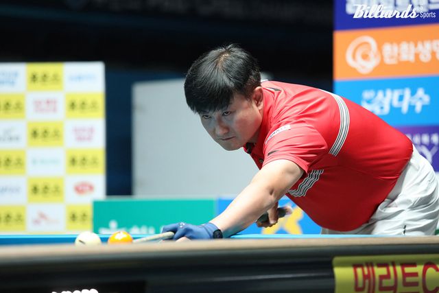 16강에 진출한 이충복(하이원리조트).