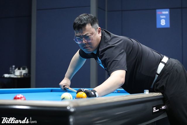 신정주에게 승부치기에서 아깝게 패한 김원섭.