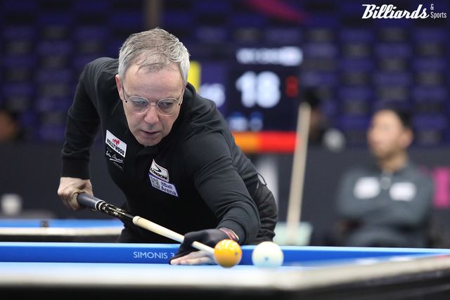 딕 야스퍼스(네덜란드)는 8강에서 쩐타인룩(베트남)과 준결승행을 다툰다.