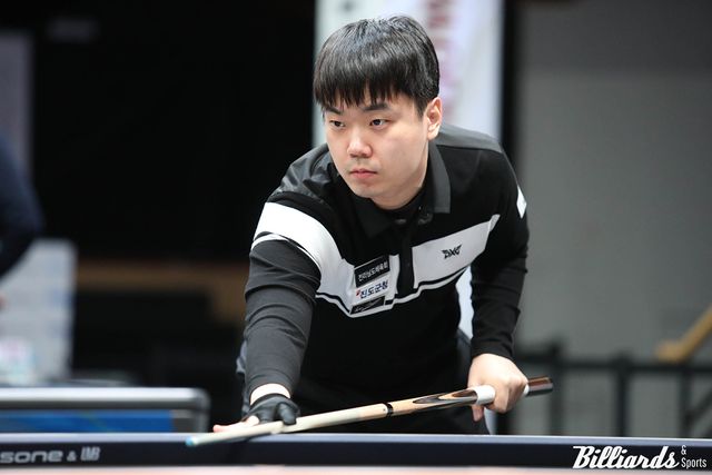 한국의 김행직(전남-진도군청)이 블루아 3쿠션 챌린지 8강전에서 에디 멕스(벨기에)에게 아쉽게 패했다.&nbsp; 사진=빌리어즈앤스포츠 DB
