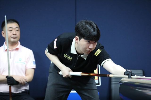 박동준과 결승 대결을 벌이는 김관우.&nbsp;