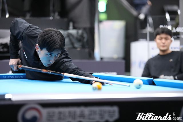 동호인 황금철과 준결승전에서 대결 중인 권호준. 권호준은 10-7로 황금철을 꺾고 한국 오픈 결승에 올라 서서아와 우승상금 1500만원을 놓고 최후의 대결을 벌인다.