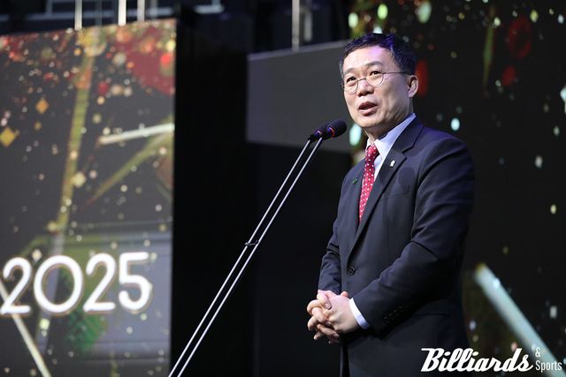 시상식에 앞서 이번 '빌리어즈 페스티벌 2025'의 의미를 되새기고 있는 대한당구연맹의 서수길 회장.