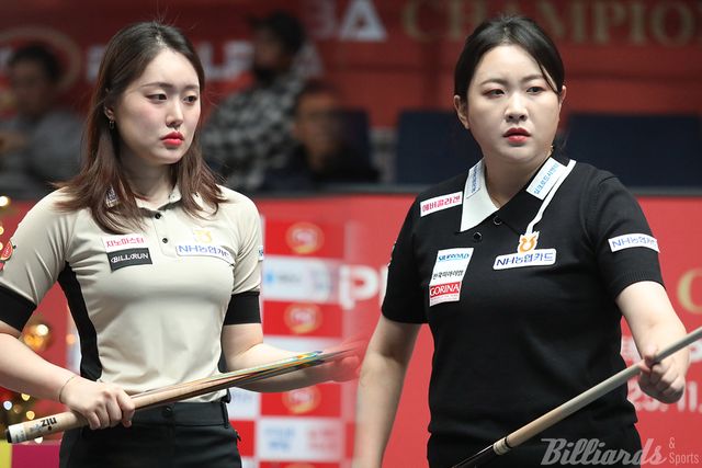 NH농협카드의 김보미(왼쪽)와 김민아가 2년 6개월여 만에 통산 두 번째 준결승 동반 진출에 성공했다.&nbsp; 사진=고양/김민영 기자