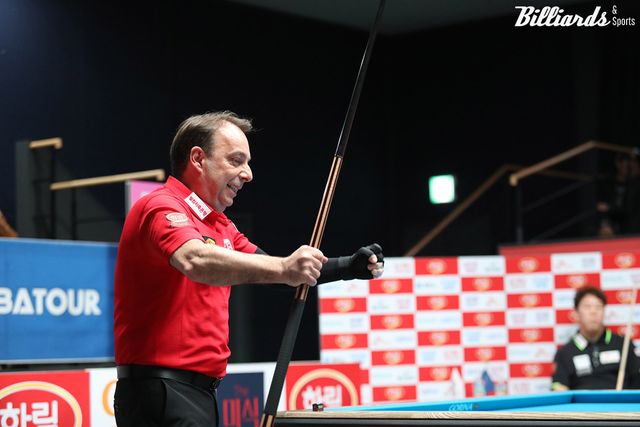 챔피언십포인트를 득점하는 순간에 환호하는 산체스.