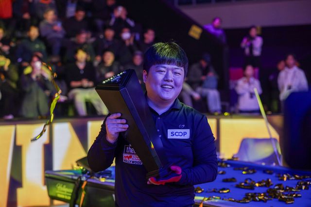 11월 광주 당구월드컵에서 우승을 차지한 조명우. 조명우는 2022년 12월 샤름 엘 셰이크 당구월드컵에서 다니엘 산체스를 꺾고 첫 월드컵 우승을 차지한 바 있다.