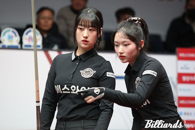 2세트 혼합복식에서 호흡을 맞춘 장가연-한지은(에스와이)