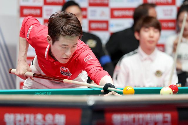 5세트에서 김임권(웰컴저축은행)은 모리 유스케(에스와이)를 11:0으로 꺾었다.