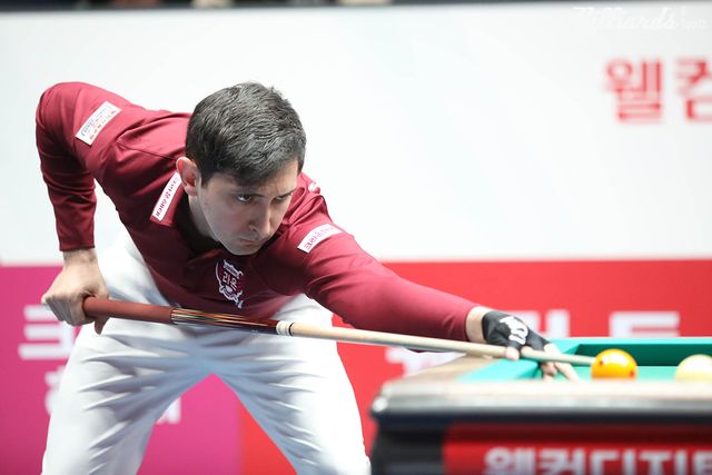 1세트 남자복식에서 승리한 크라운해태의 다비드 마르티네스(스페인).