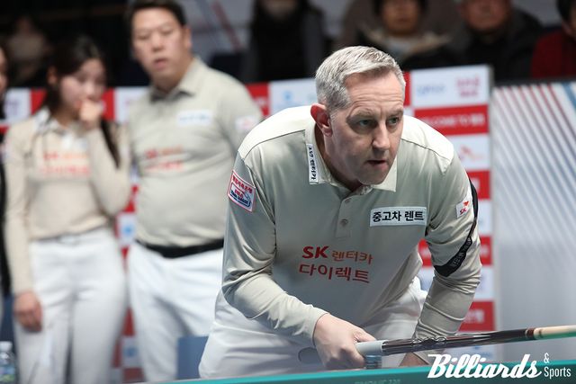 마지막 5세트 승리로 세트스코어 4-1 승리를 완성한 에디 레펀스.