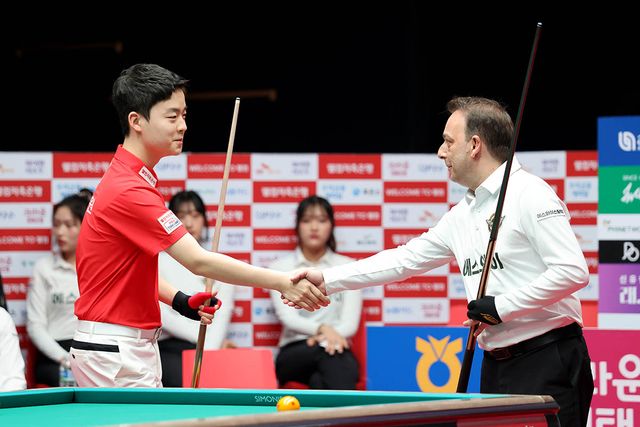 이날 김영원(웰컴저축은행)과 다니엘 산체스(에스와이)와의 3세트 1:1 맞대결은 경기 전부터 많은 관심을 받았다.&nbsp;