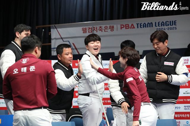 크라운해태의 임정숙은 오태준과 함께 4세트까지 승리하며 세트스코어 3-1로 우리금융캐피탈을 따돌렸다.